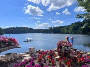 Centrally Located Resort in The High Country RELAX